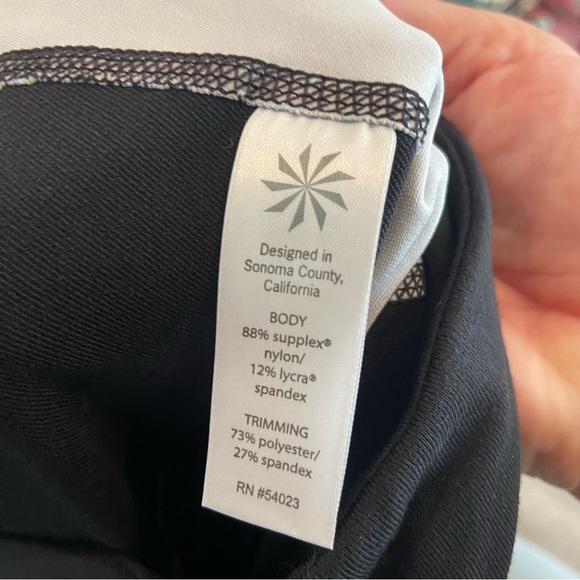 ATHLETA Kailua Luma Capri Chaturanga Leggings Medium - Picture 7 of 8